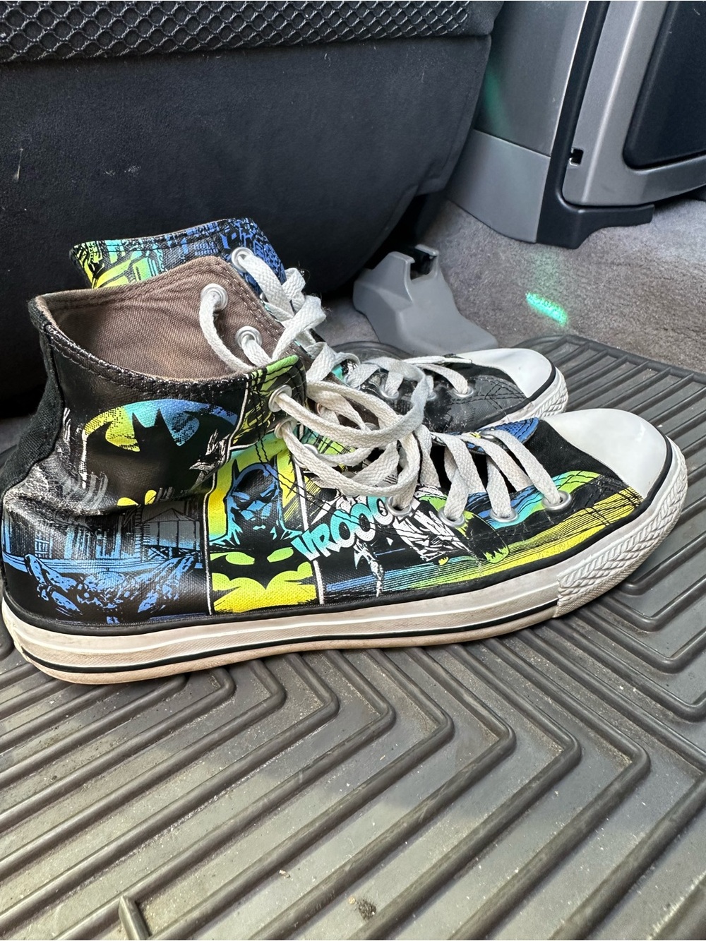Unisex Converse Chuck Taylor All Star Batman High Top Sneakers. Men 9 women 11